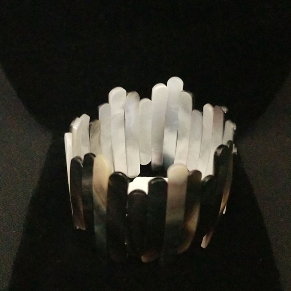 Black Mother of Pearl Elongated Stretch Bracelet